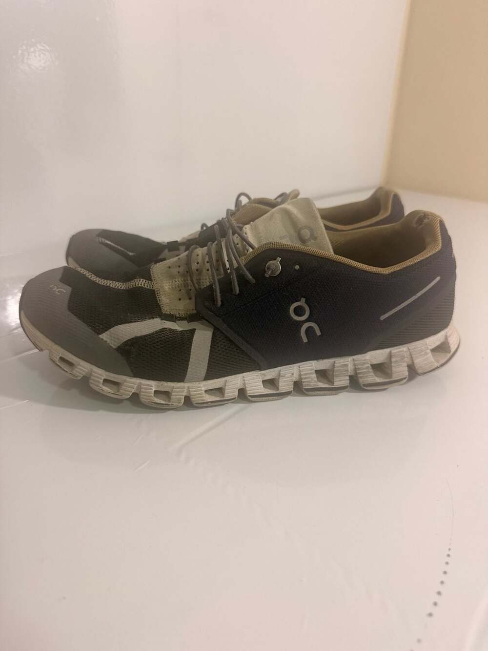 On Running Cloud Swiss Engineering Running Shoes Black Gray Used